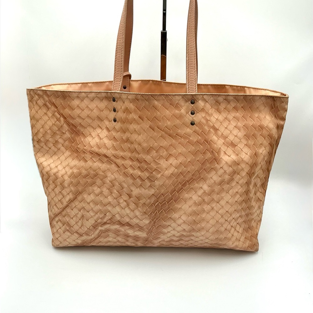 Authentic Bottega Veneta Nylon Intrecciolusion Medium Tote Bag in Peach - Picture 4 of 16